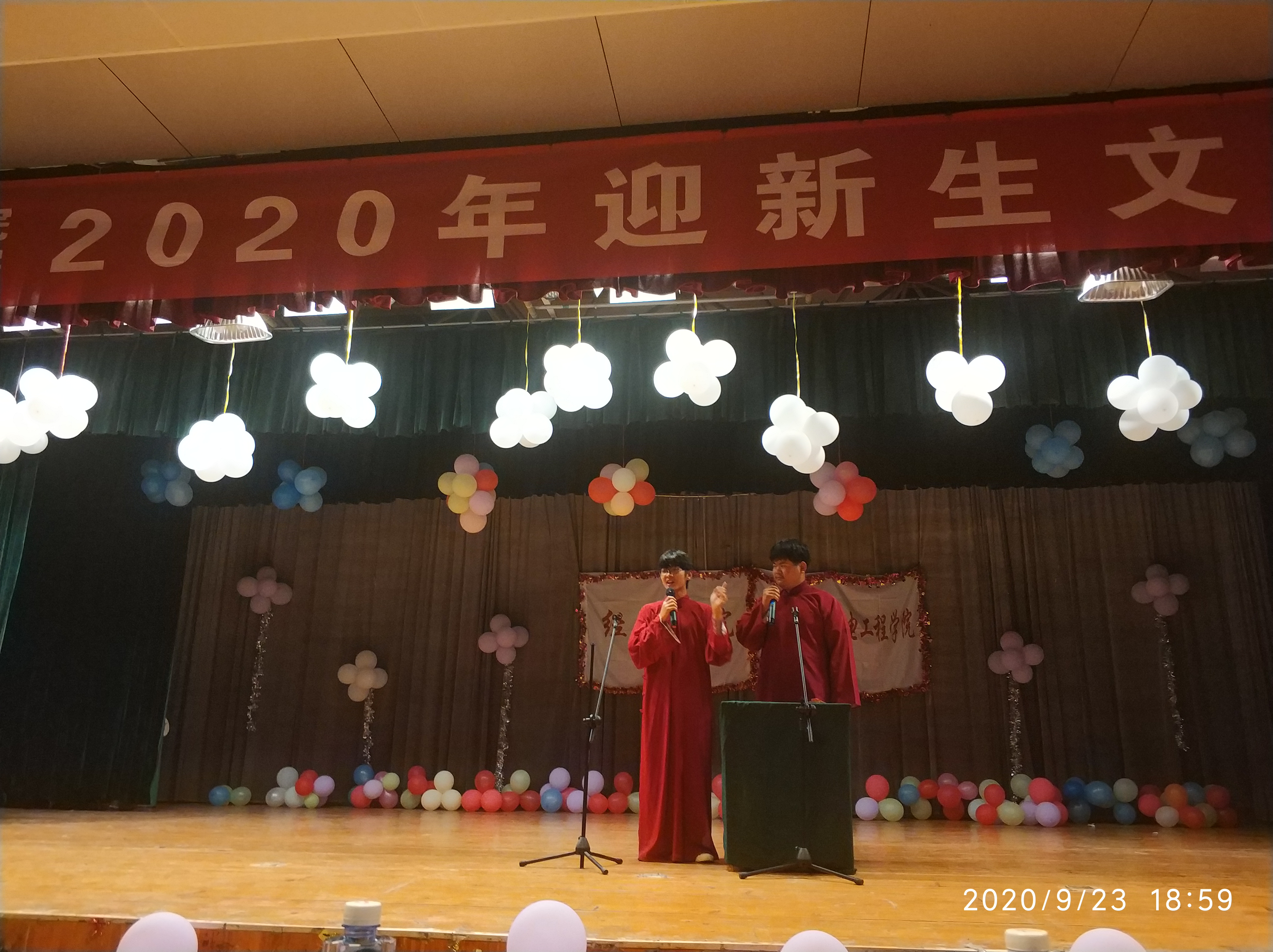 日出水了啊快点使劲动态图