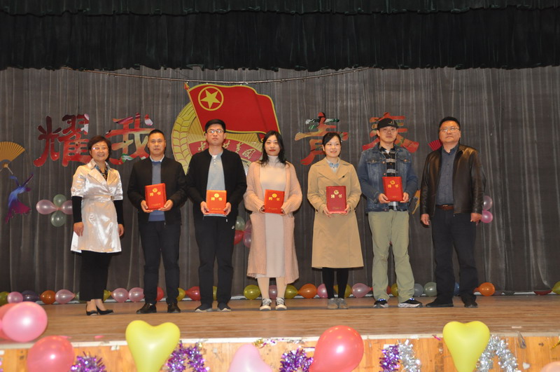 日出水了啊快点使劲动态图