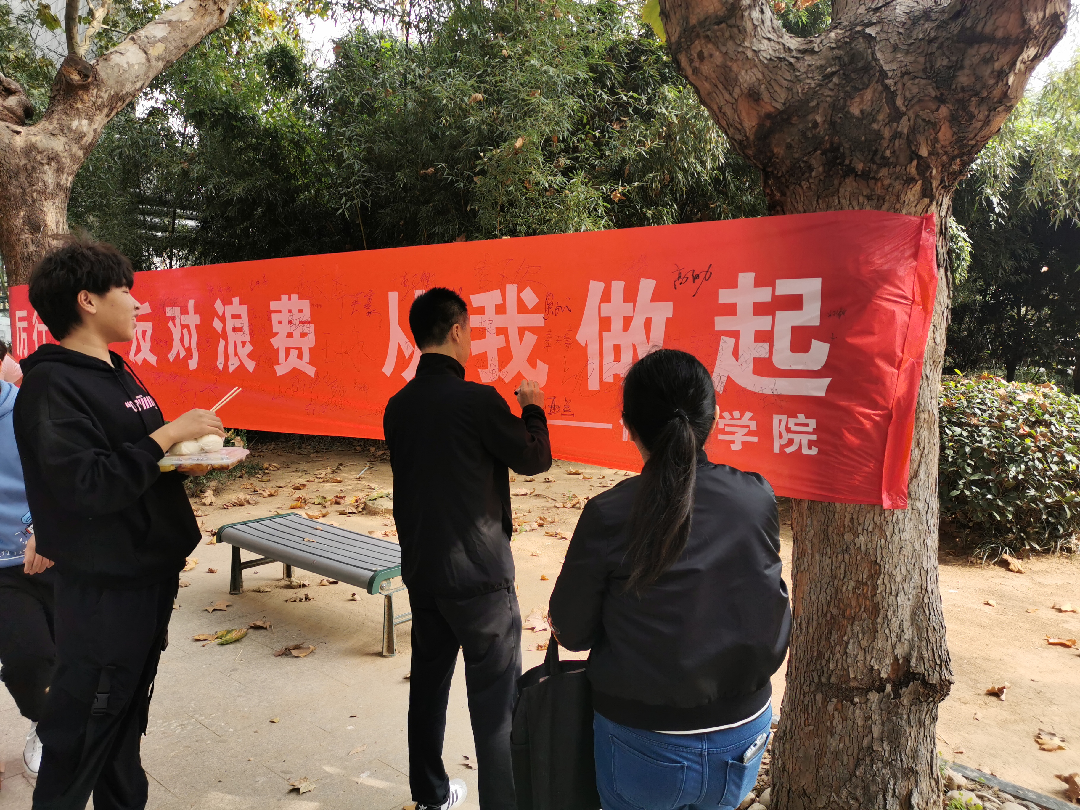 日出水了啊快点使劲动态图