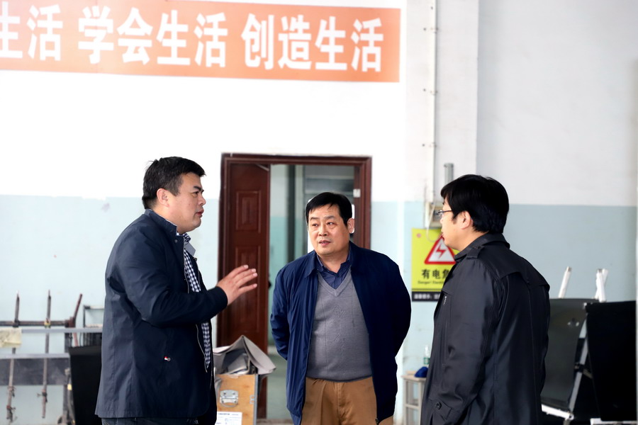 日出水了啊快点使劲动态图