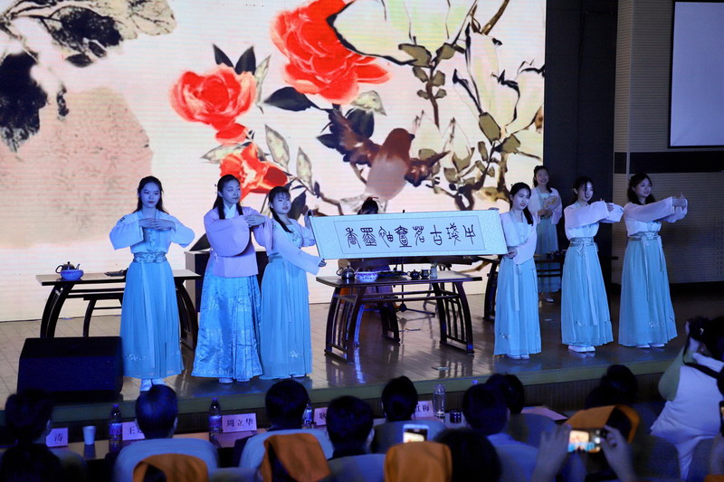 日出水了啊快点使劲动态图