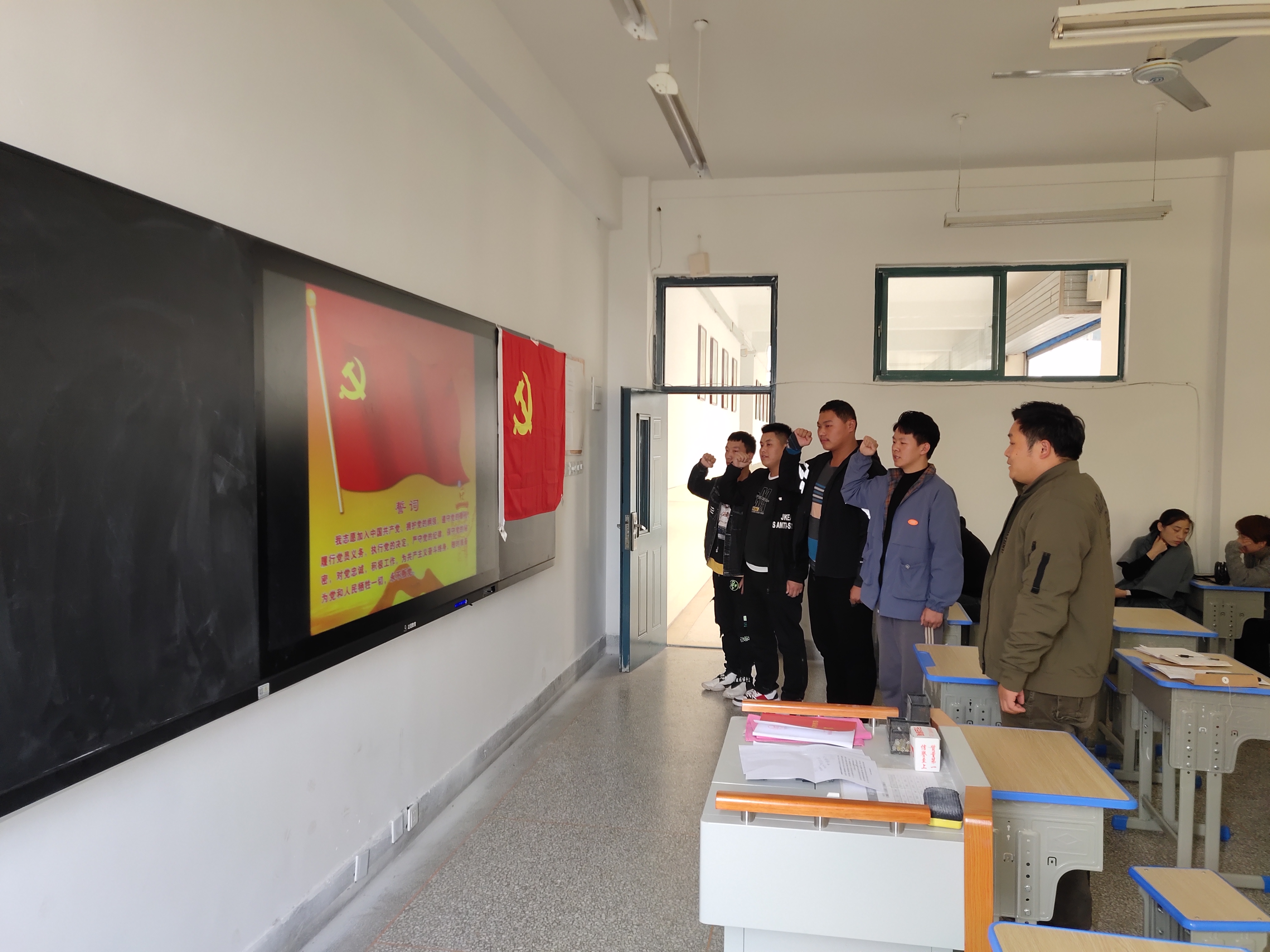 日出水了啊快点使劲动态图