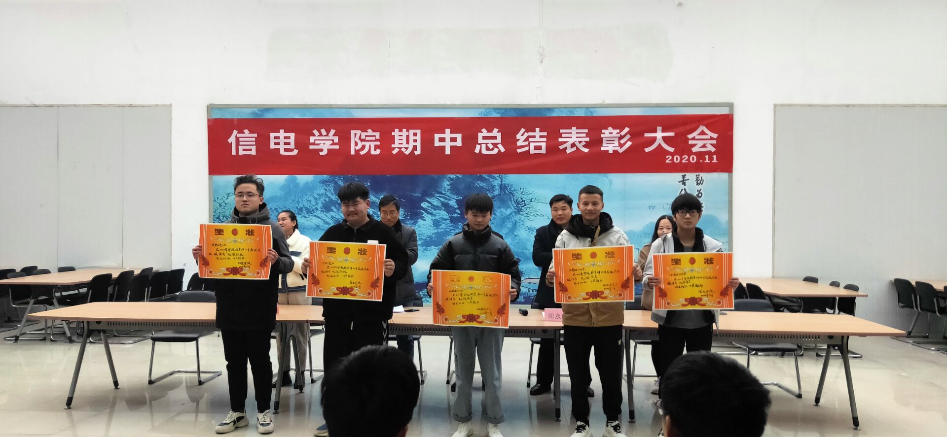 日出水了啊快点使劲动态图