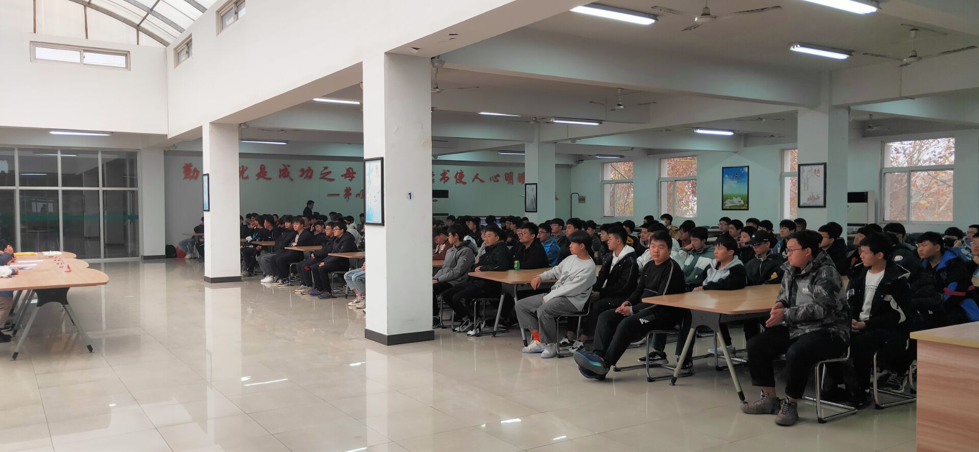 日出水了啊快点使劲动态图