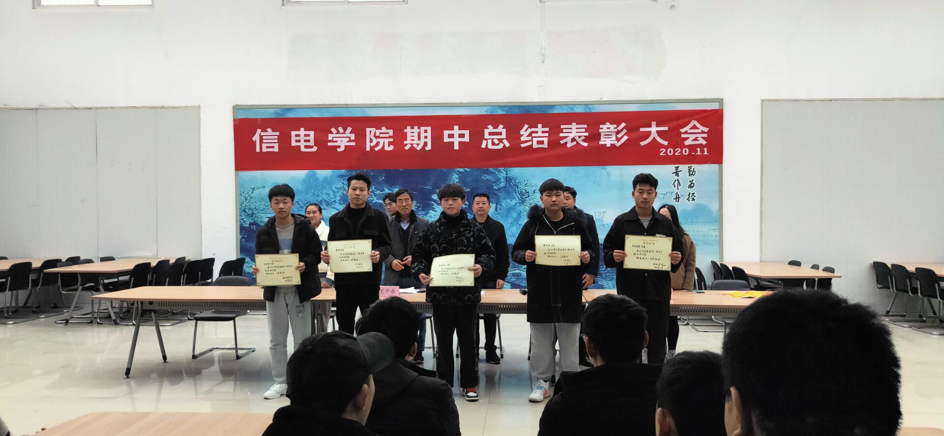 日出水了啊快点使劲动态图