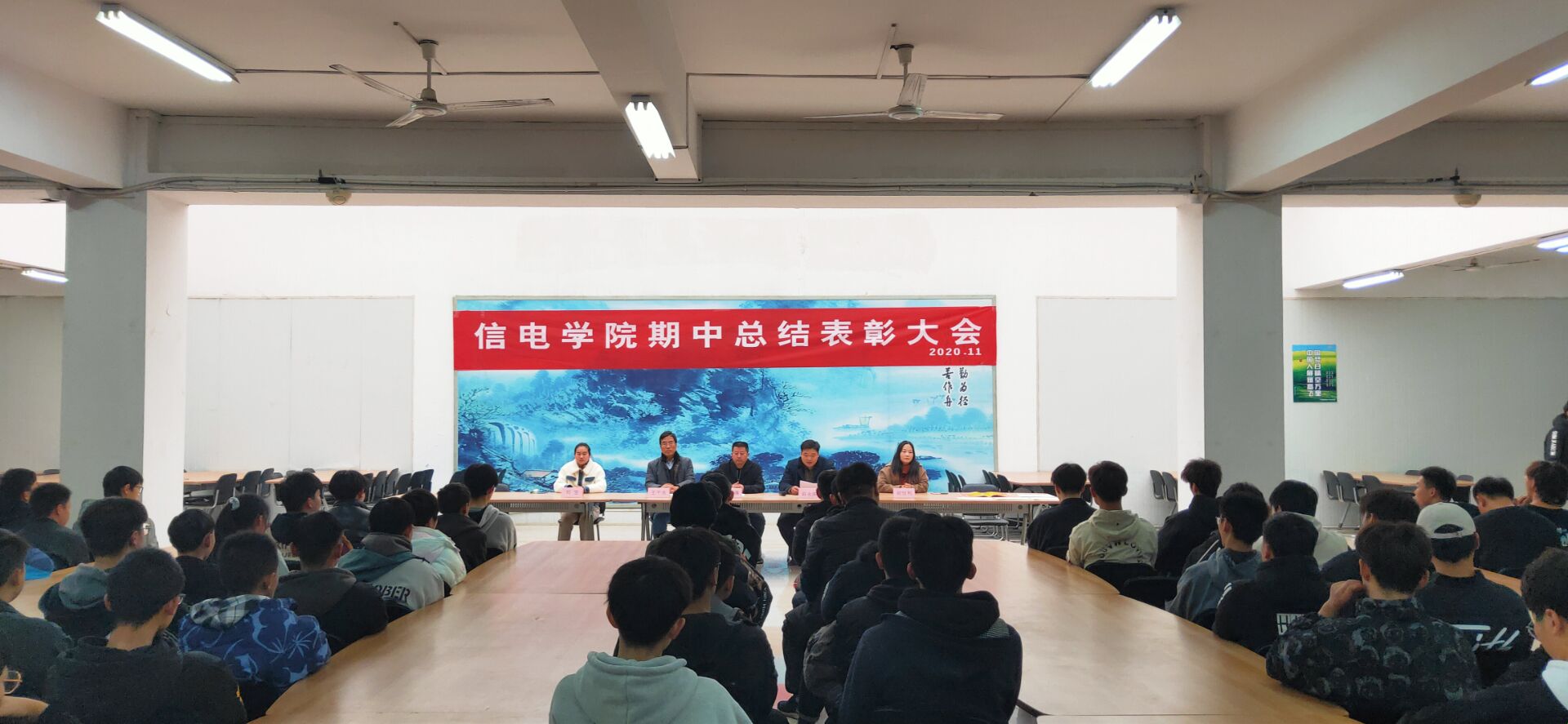 日出水了啊快点使劲动态图