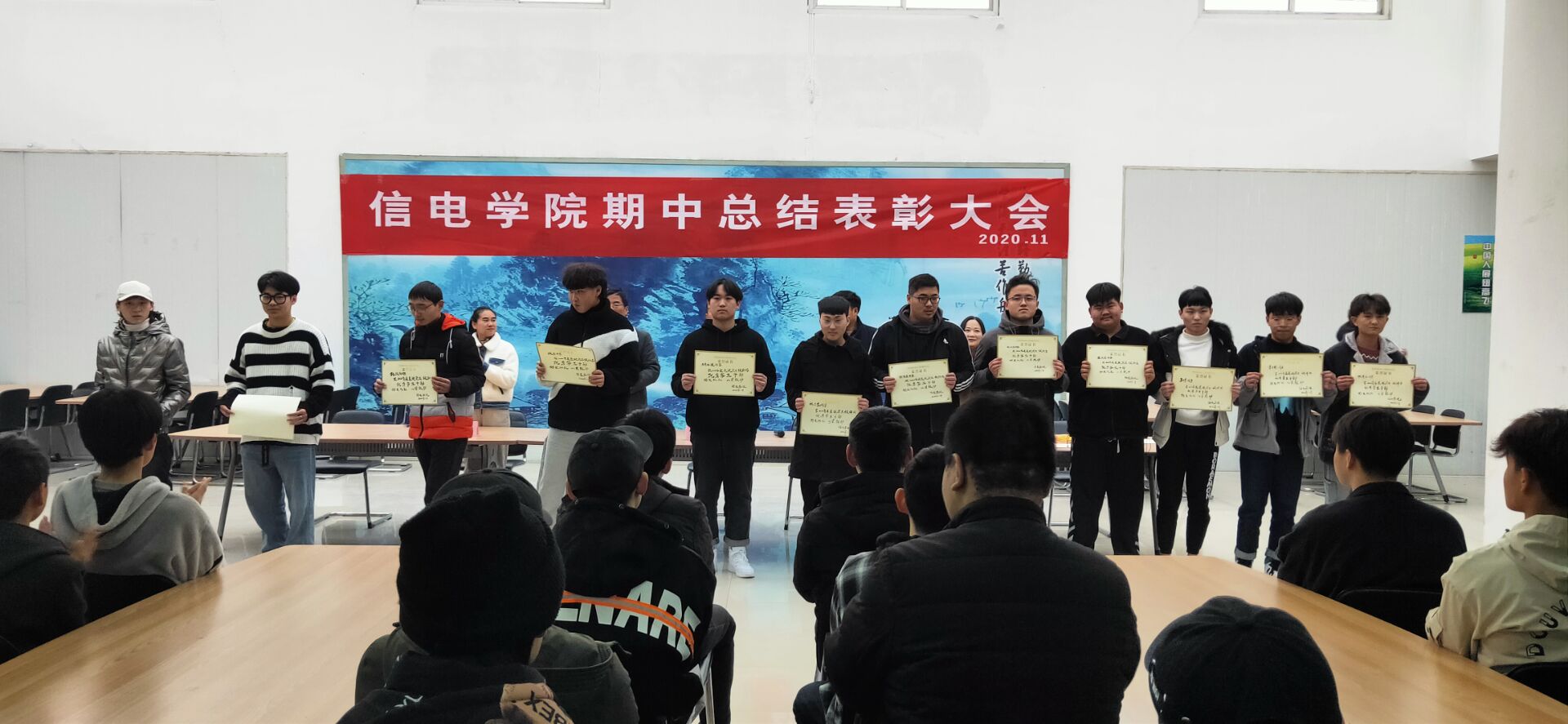 日出水了啊快点使劲动态图