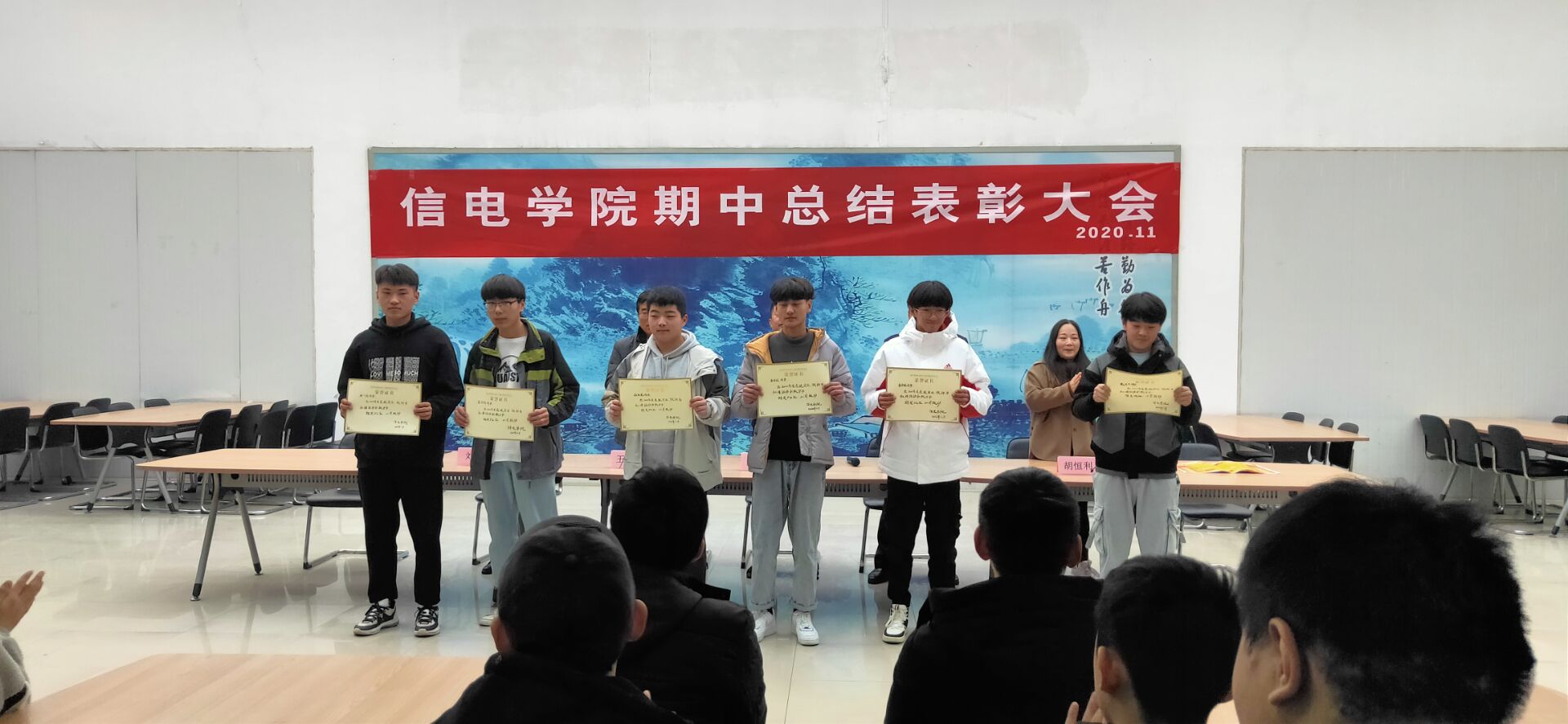 日出水了啊快点使劲动态图