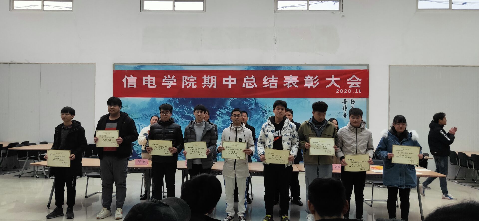 日出水了啊快点使劲动态图