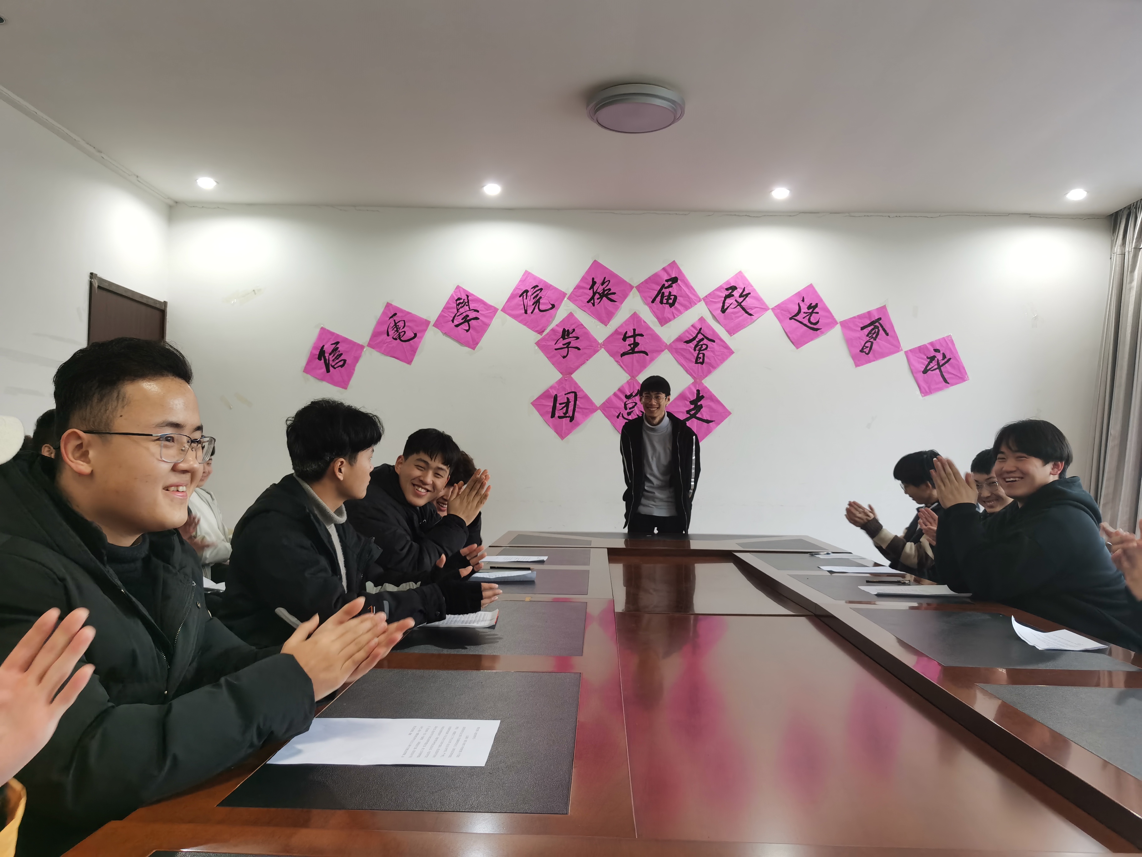 日出水了啊快点使劲动态图