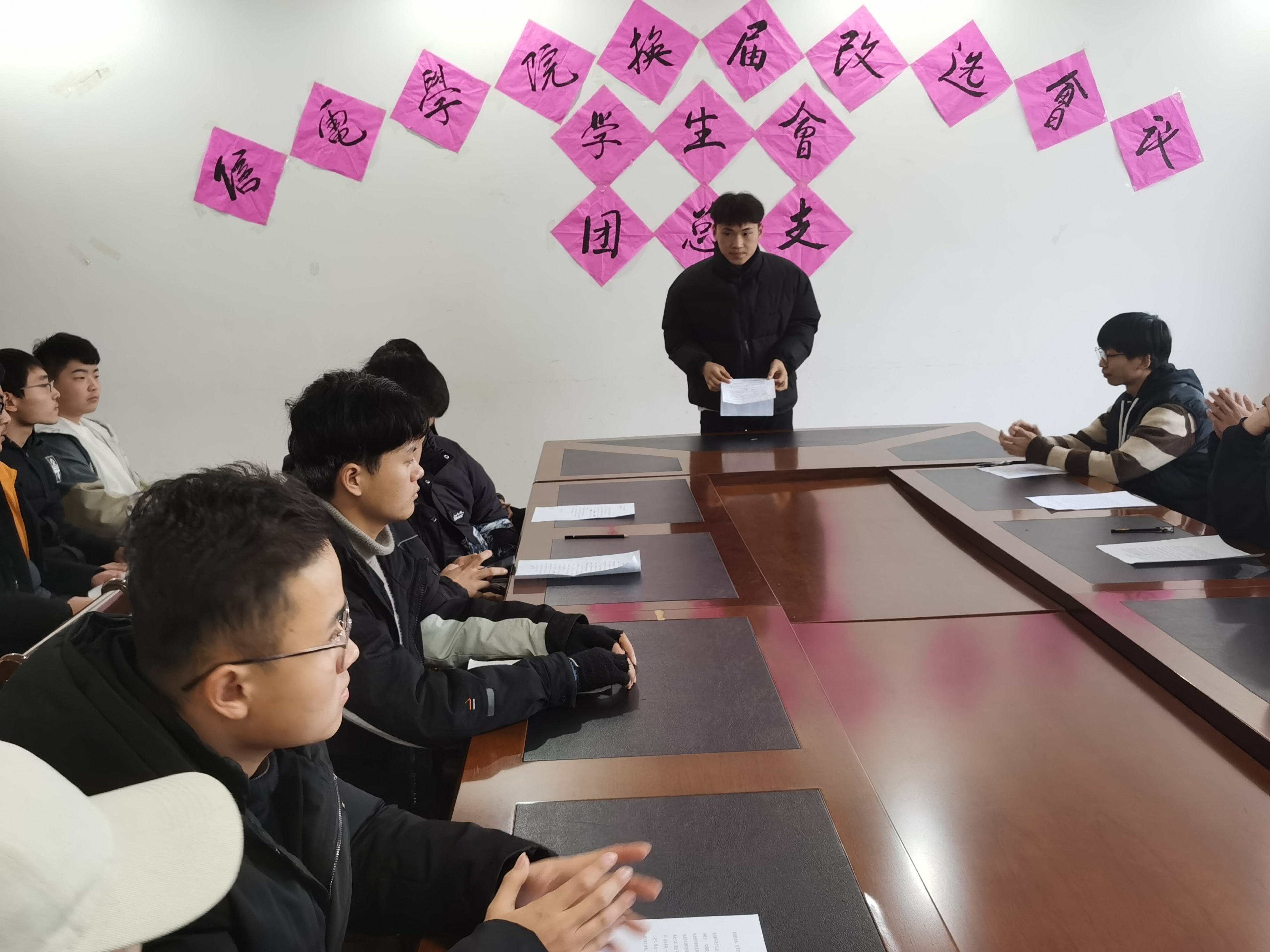 日出水了啊快点使劲动态图