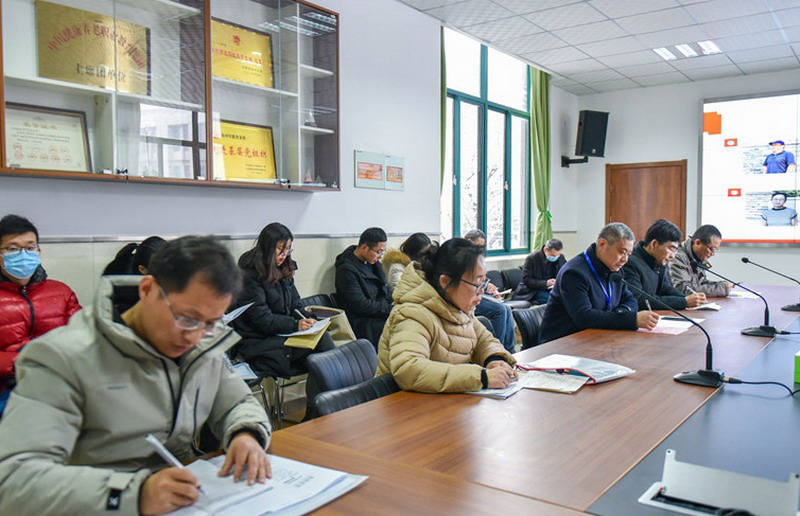 日出水了啊快点使劲动态图