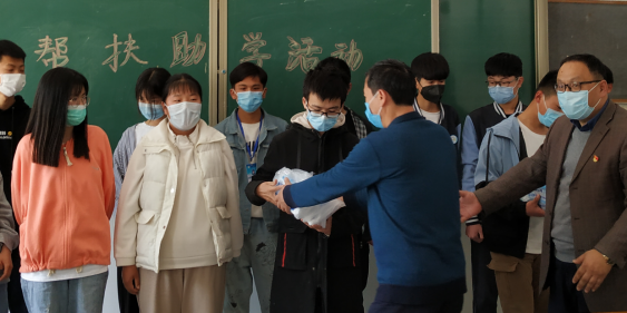 日出水了啊快点使劲动态图