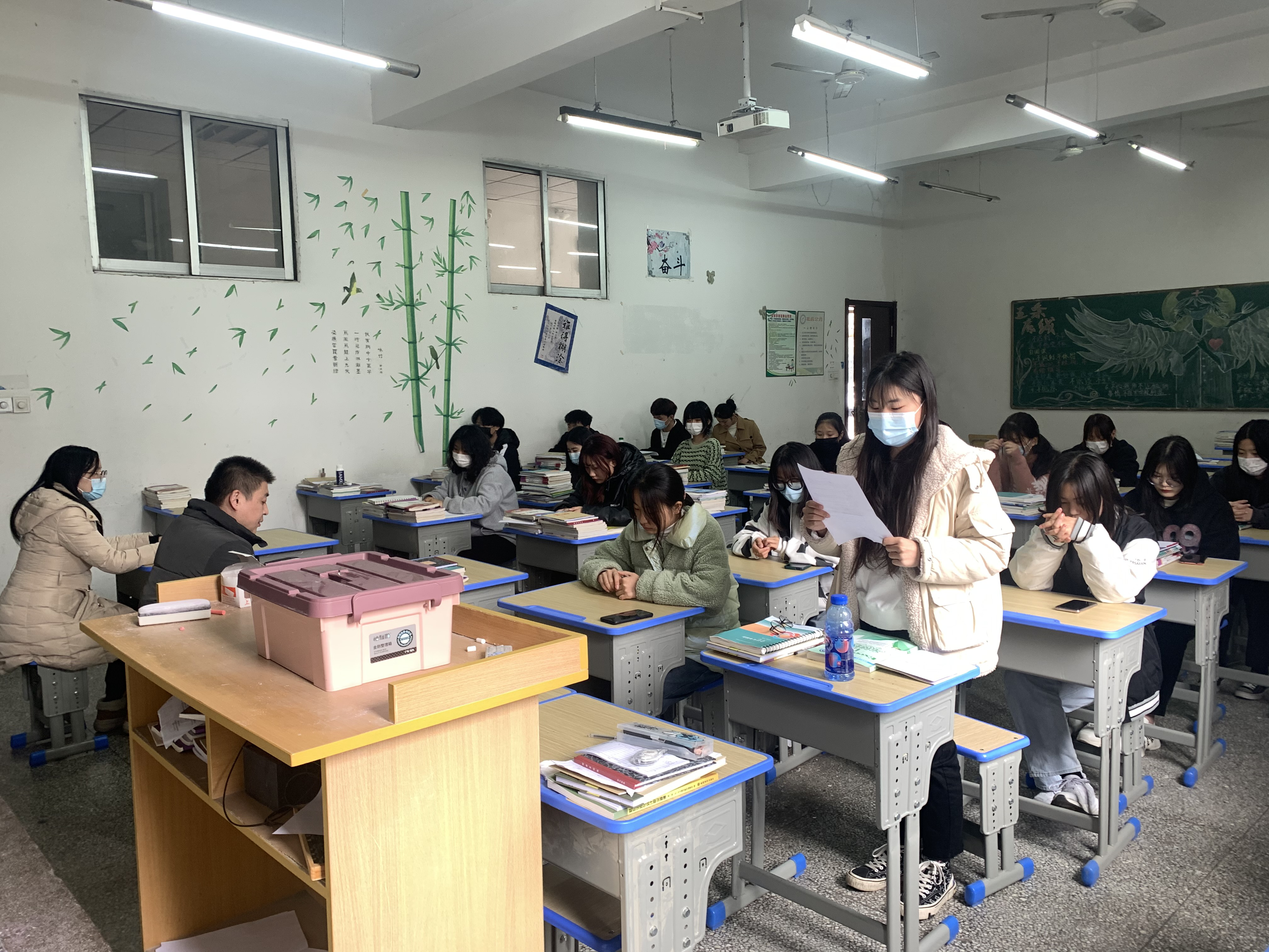 日出水了啊快点使劲动态图