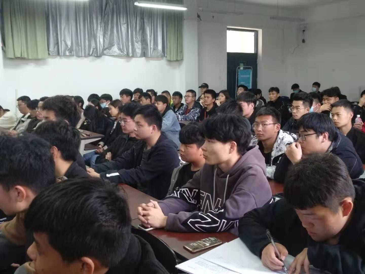 日出水了啊快点使劲动态图