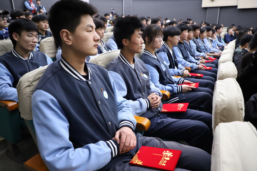 日出水了啊快点使劲动态图