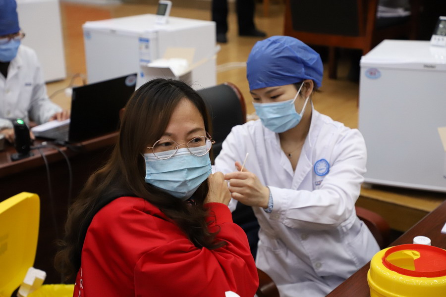 日出水了啊快点使劲动态图