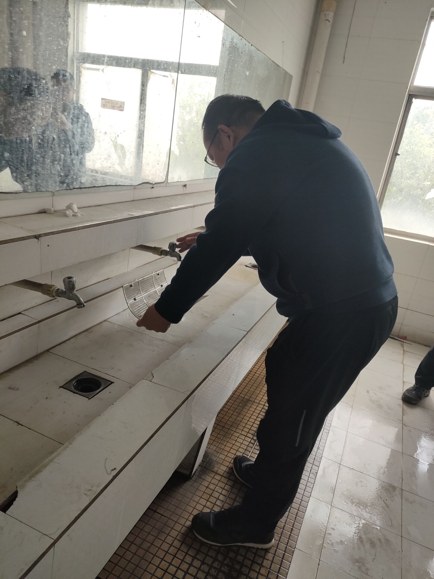 日出水了啊快点使劲动态图