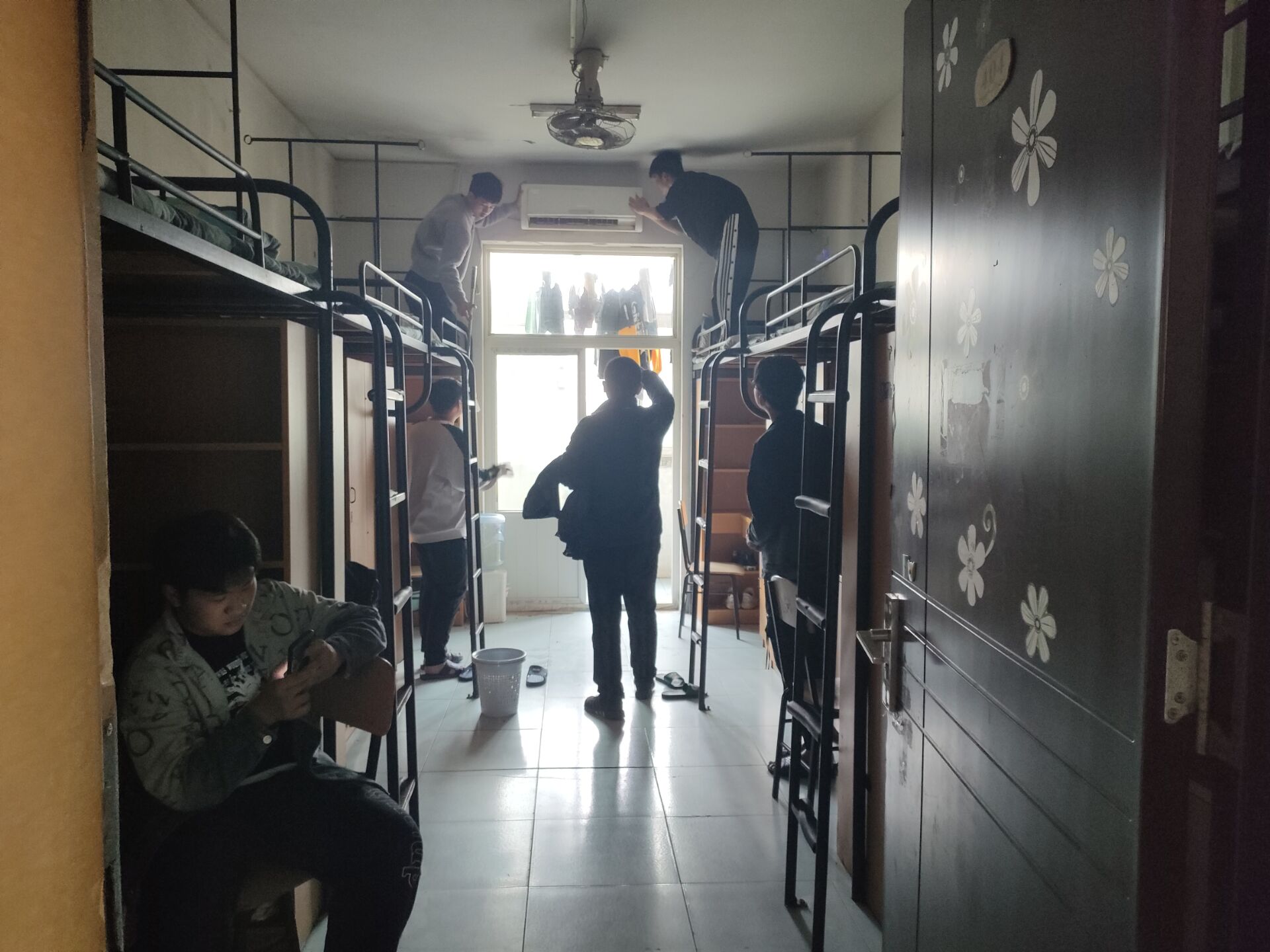 日出水了啊快点使劲动态图