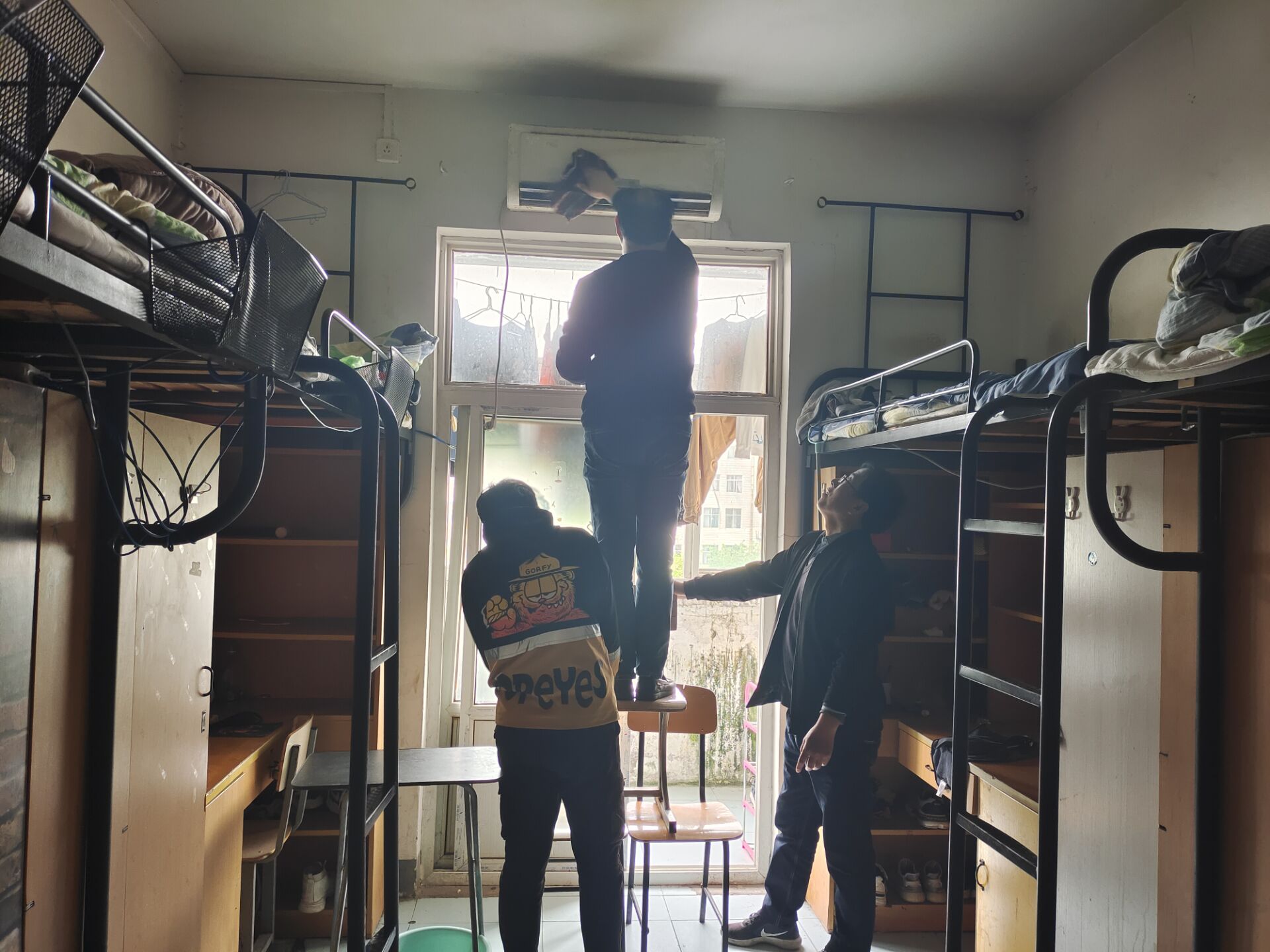 日出水了啊快点使劲动态图