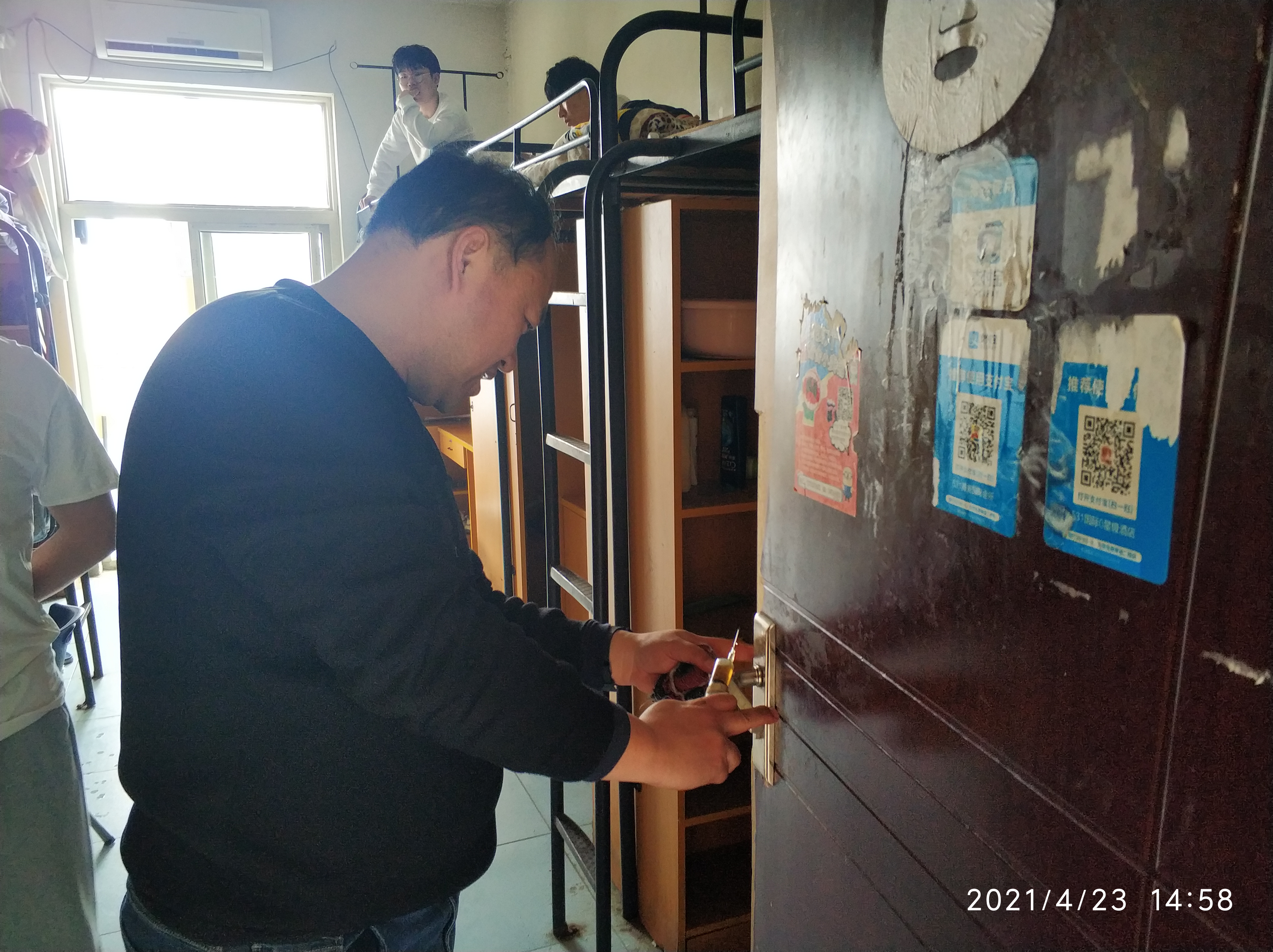 日出水了啊快点使劲动态图