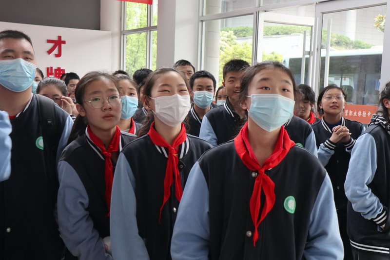 日出水了啊快点使劲动态图