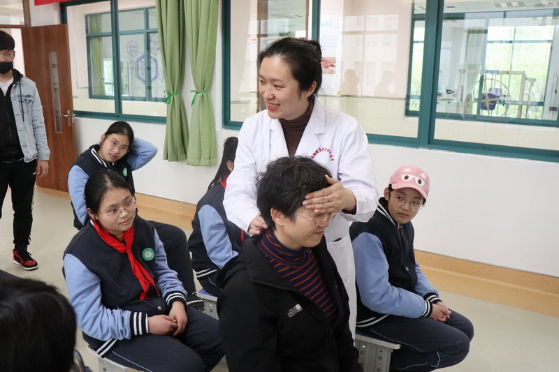 日出水了啊快点使劲动态图