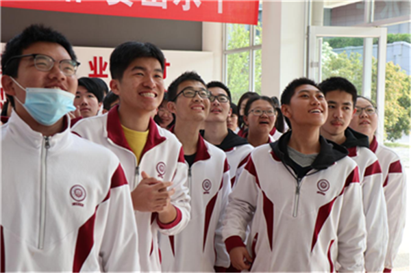 日出水了啊快点使劲动态图