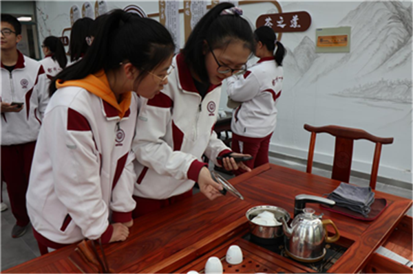 日出水了啊快点使劲动态图