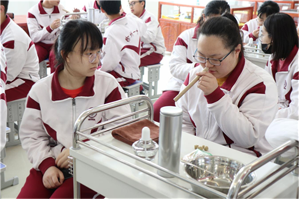 日出水了啊快点使劲动态图