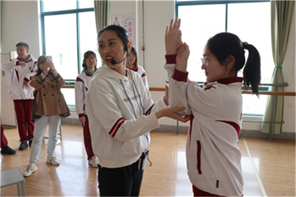 日出水了啊快点使劲动态图