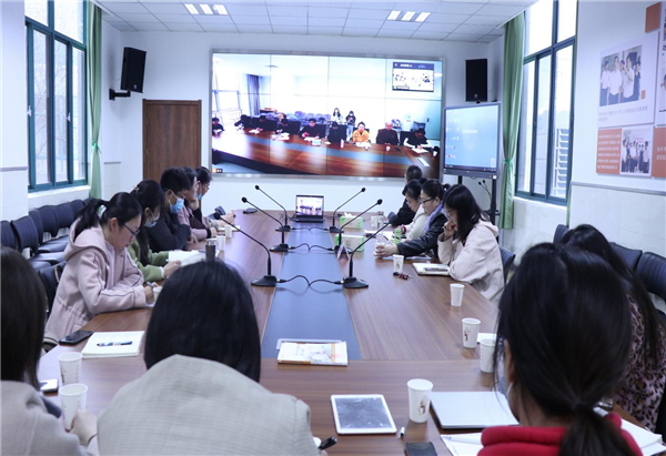 日出水了啊快点使劲动态图