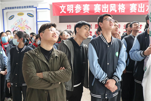 日出水了啊快点使劲动态图