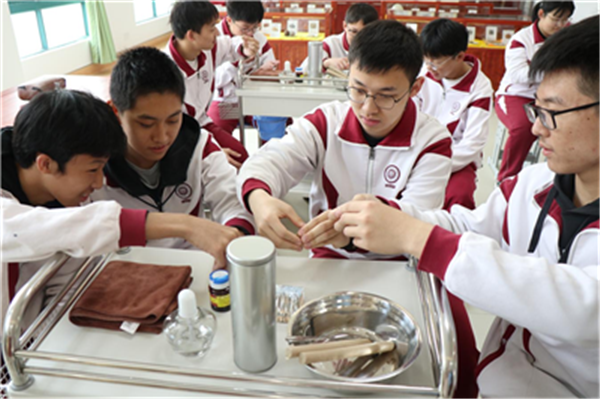 日出水了啊快点使劲动态图