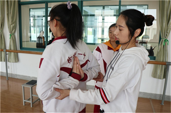 日出水了啊快点使劲动态图