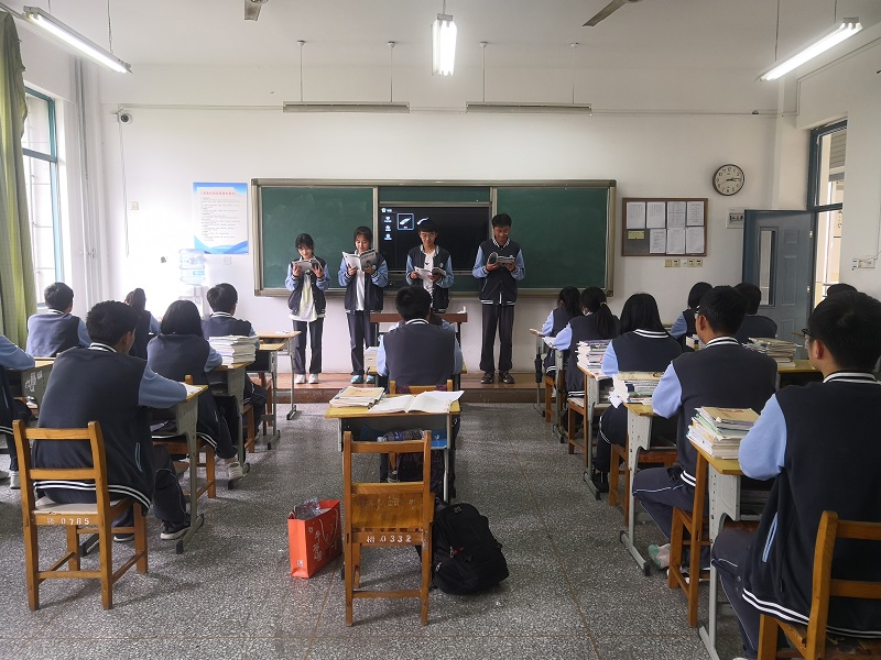 日出水了啊快点使劲动态图