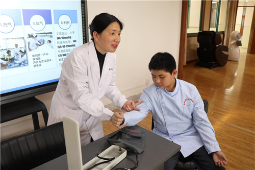 日出水了啊快点使劲动态图