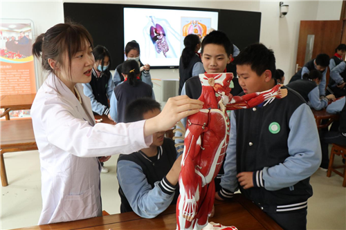 日出水了啊快点使劲动态图