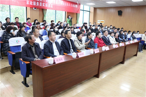 日出水了啊快点使劲动态图