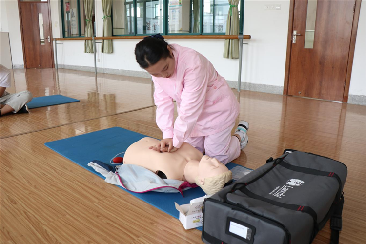 日出水了啊快点使劲动态图