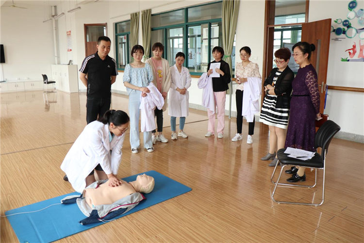 日出水了啊快点使劲动态图