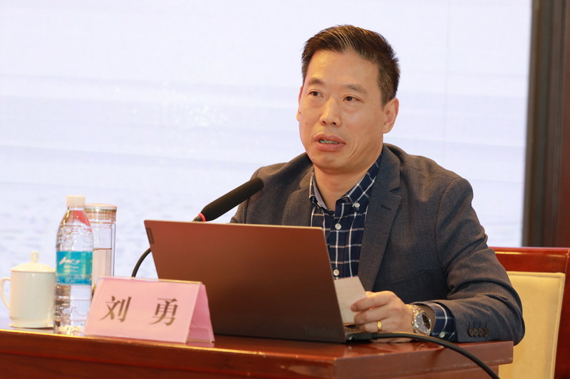 日出水了啊快点使劲动态图