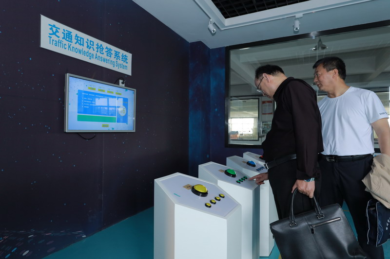 日出水了啊快点使劲动态图