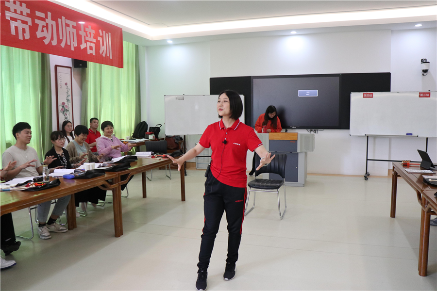 日出水了啊快点使劲动态图