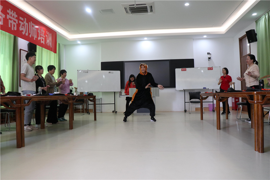 日出水了啊快点使劲动态图