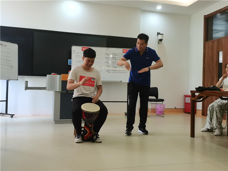 日出水了啊快点使劲动态图