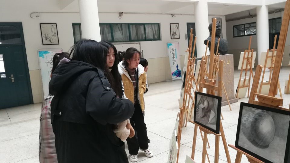 日出水了啊快点使劲动态图