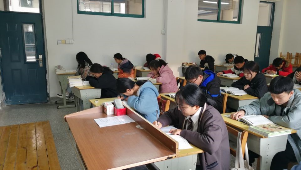 日出水了啊快点使劲动态图