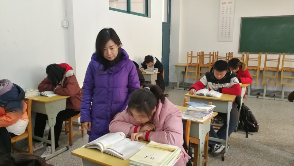 日出水了啊快点使劲动态图