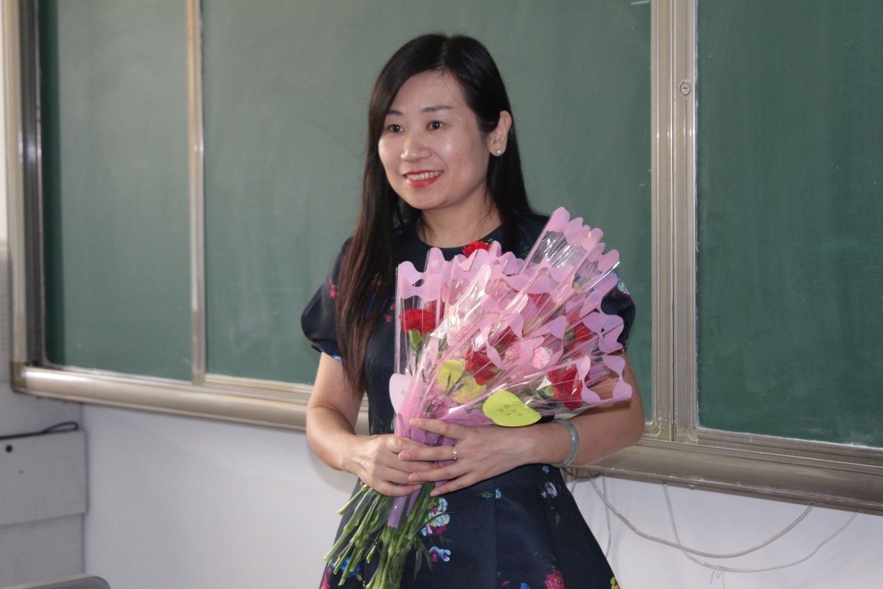 日出水了啊快点使劲动态图